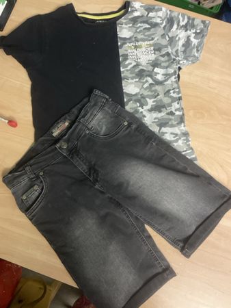 Cooler Sommer-Look: T-Shirt & Jeans Shorts Gr.152