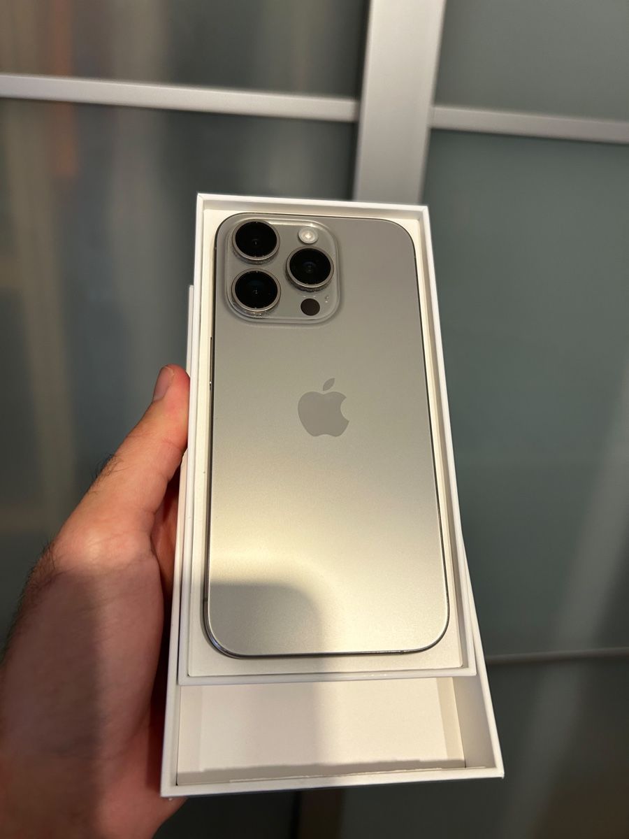 Apple Portables: iPhone 15 Pro Custodie Accessori – D'occasion à Cugnasco par Vuencx1 1