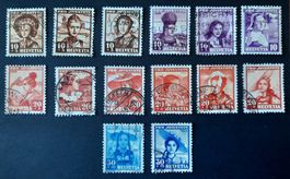 8-30-5 Timbres Pro Juventute oblitérés. Costumes. Années 30