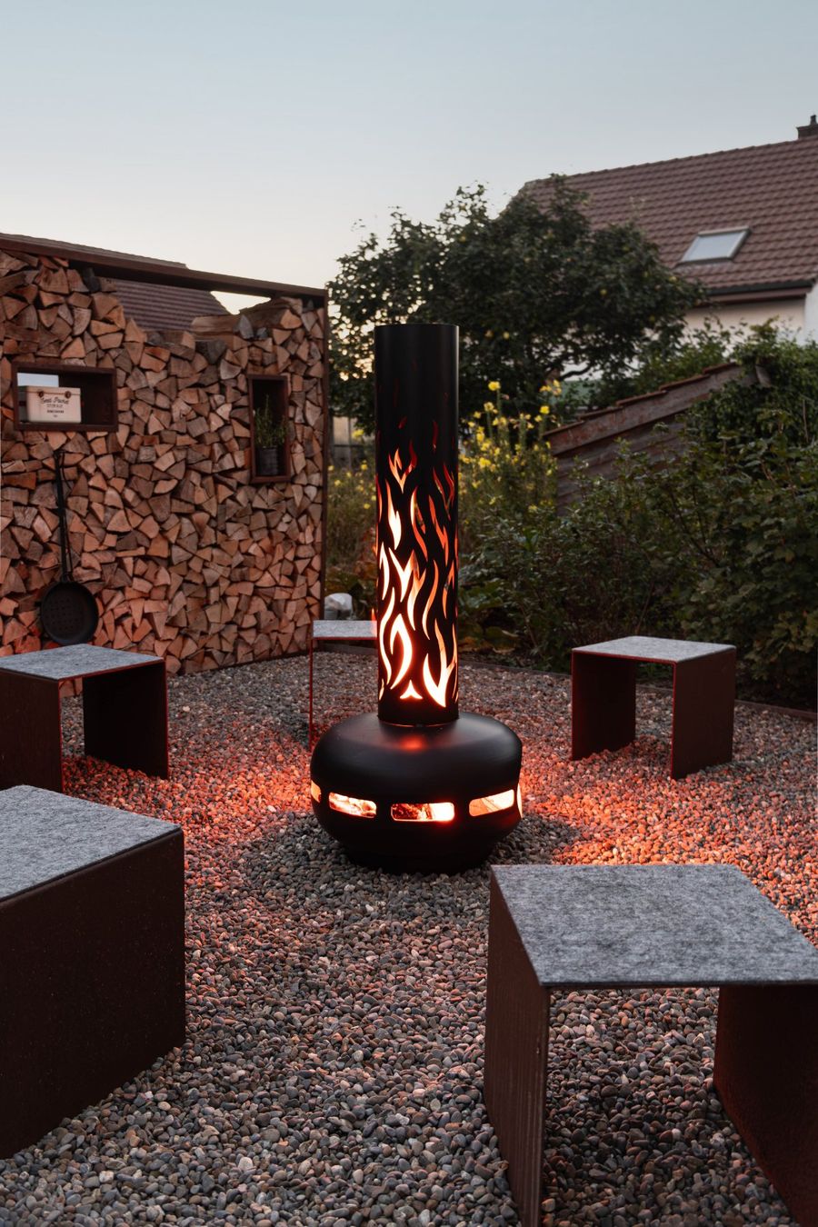 Bracieri: Feuersäule "Ufo", schwarz, 55x55x132 cm – Nuovo e nell'imballaggio originale da Triengen venduto da Michele-G 1