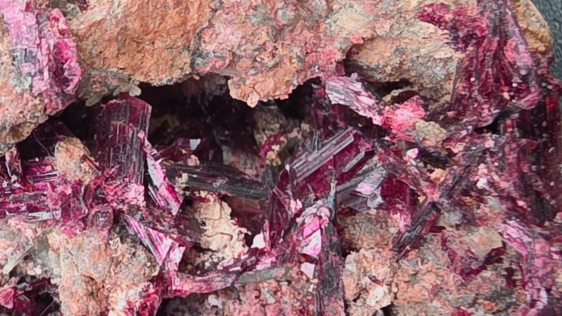 Mineralien & Heilsteine: Erythrite Drâa-Tafilalet Region, Morocco – Gebraucht aus Figino von minshop