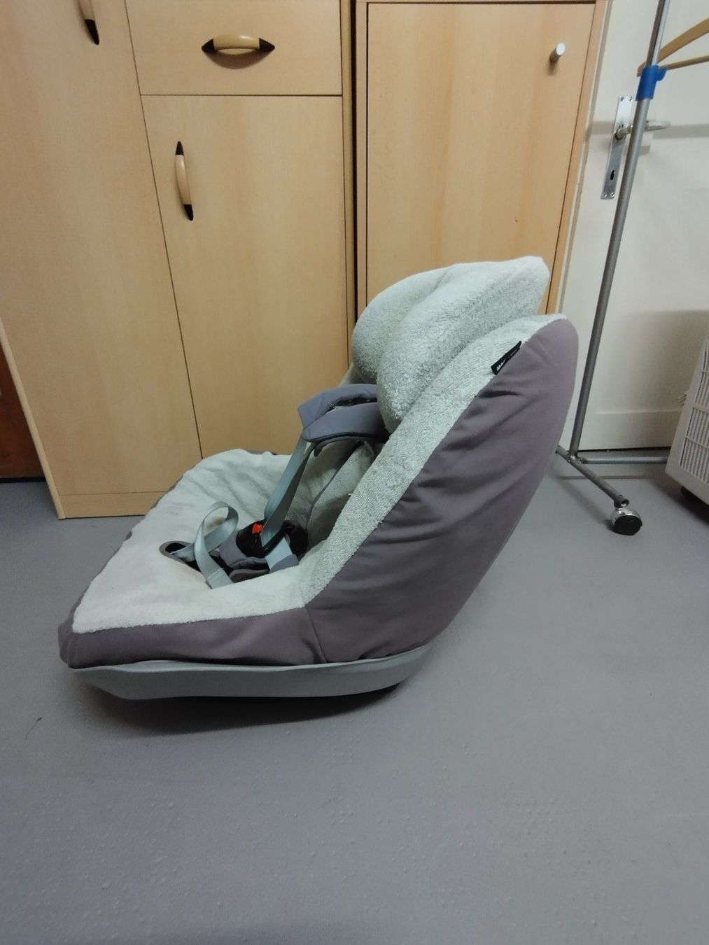 Maxi-Cosi Seggiolini per auto: Kindersitz mit isofix Station – Usato da Huttwil venduto da vsrf11 5