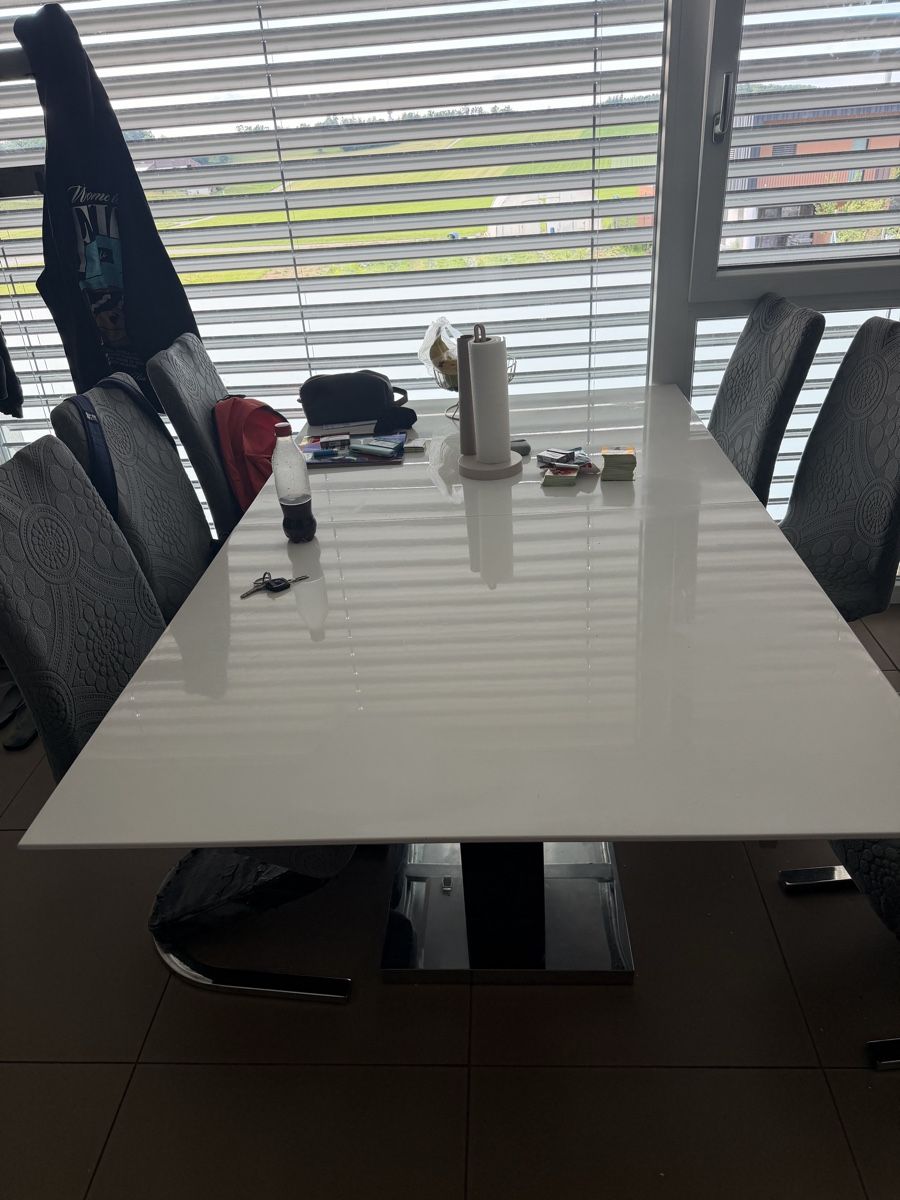 Set di tavolo e panche: Table salle à manger blanche design bon état – Usato da Rossens FR venduto da bri_npl2