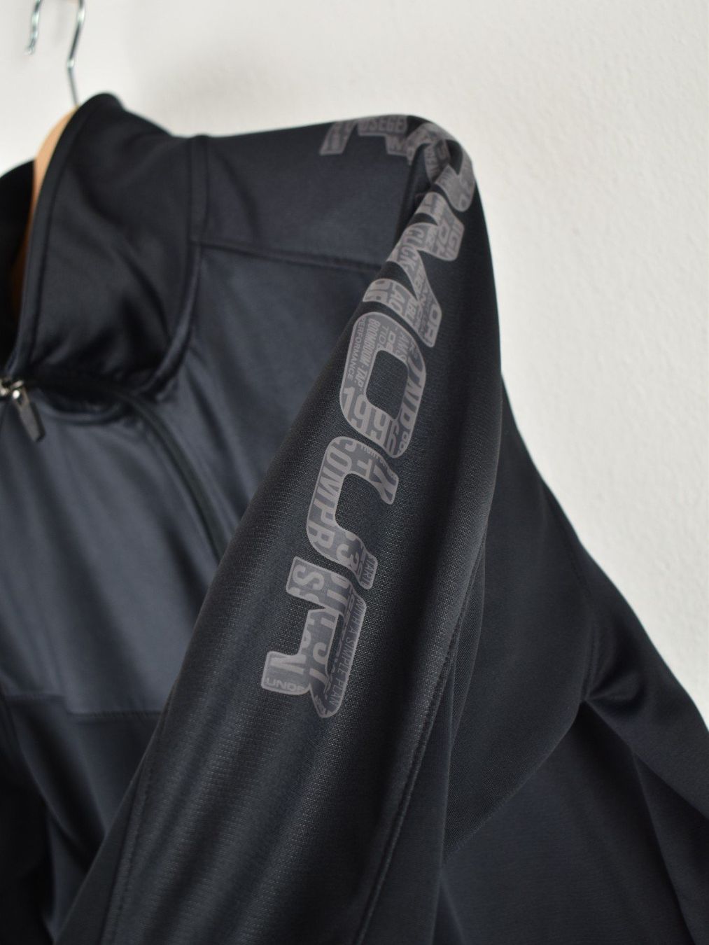Under Armour Giacche: Under Armour Trainingsjacke Gr.M, neuwertig – Nuovo (secondo la descrizione) da Nürensdorf venduto da 2ND_STORY 4