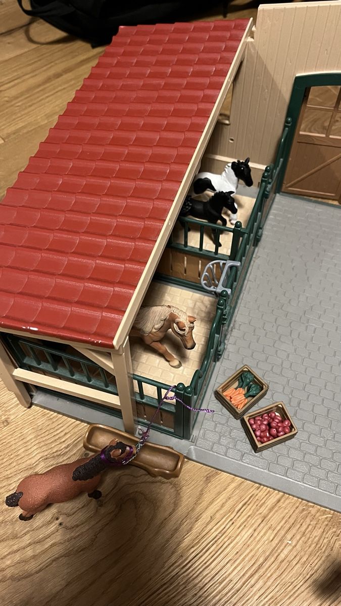 Schleich Giocattoli: Grosser Schleich Pferdestall – Usato da Stans venduto da Baba2011 1