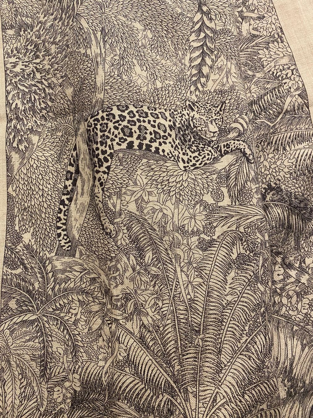 Hermès Foulard & Sciarpe: Hermes Faubourg Tropical shawl – Usato da Grosshöchstetten venduto da din_9xn8 2
