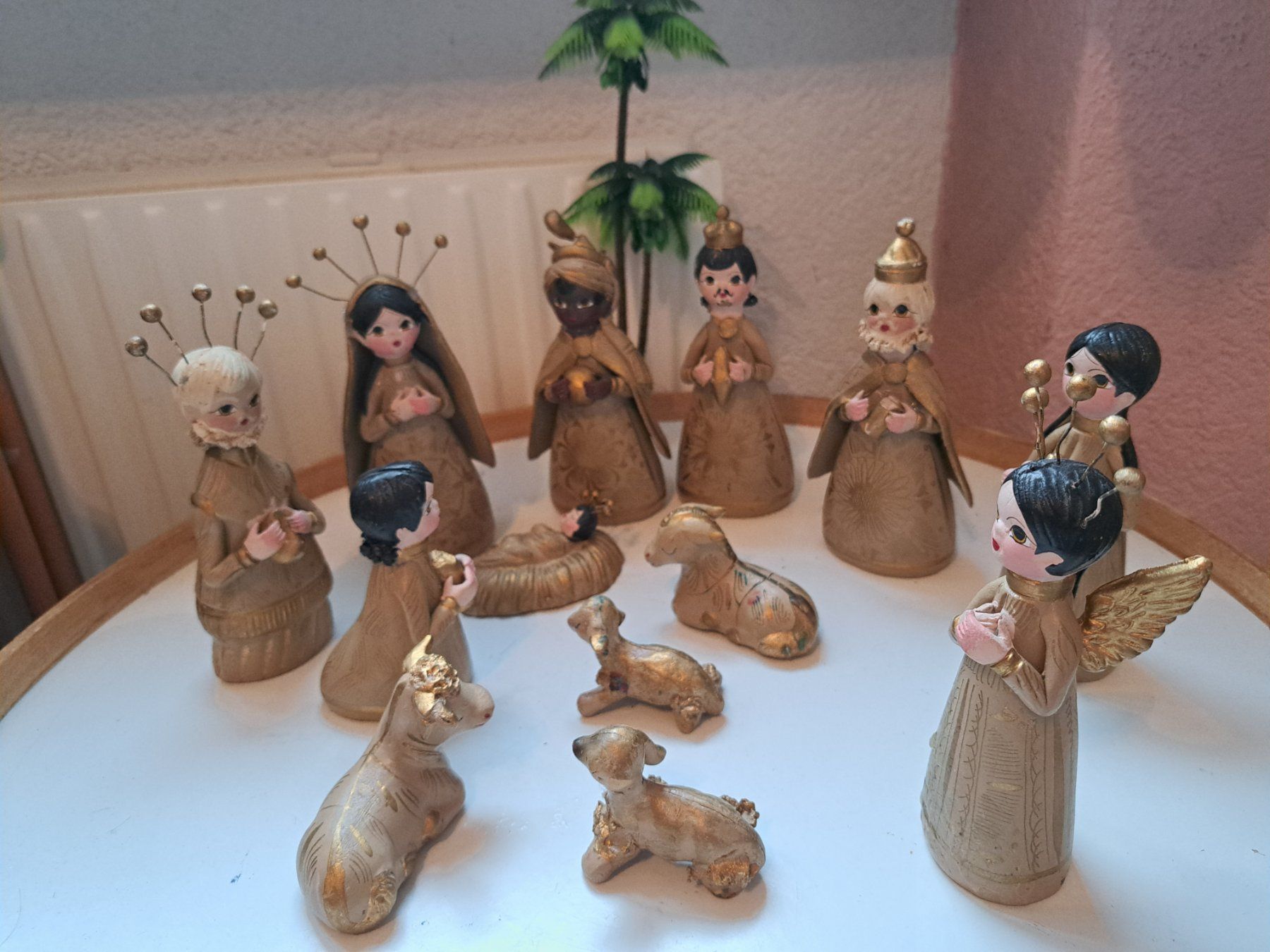 Alle Dekorationen: Krippenfiguren Ton mit Palmen, goldfarben – Gebraucht aus Zufikon von Dysundas