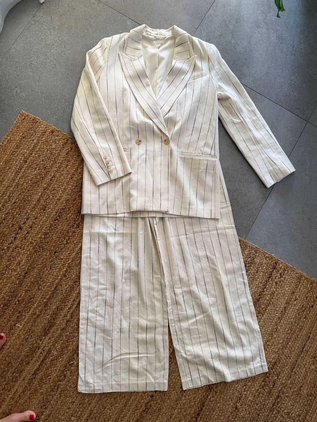H&M Completi & Tailleur: Ensemble tailleur rayé H&M – Usato da Courchapoix venduto da Gess01
