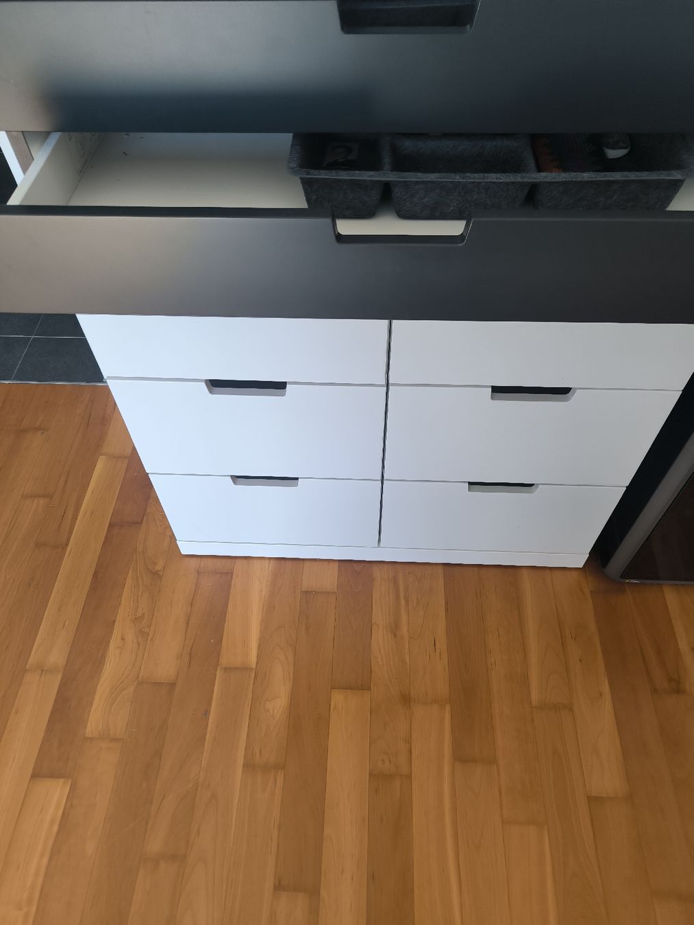 Ikea Cassettiere: Kommode IKEA Malm weiss/schwarz mit Schubladen – Usato da Lufingen venduto da Ritter9 2