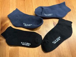 GAP Socken, Gr.32/33, 1x dunkelblau und 1x schwarz NEU