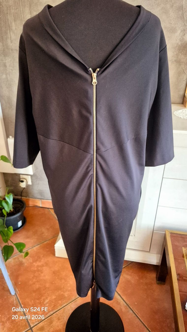 Vestiti: Robe élégante,  antracite. 40 – Usato da Reconvilier venduto da something4you 4