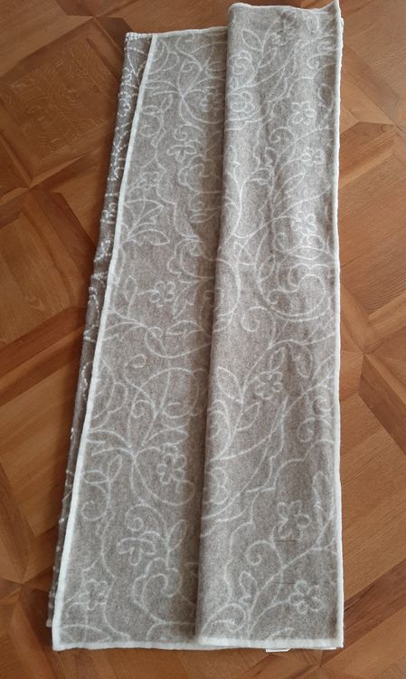 Grune Erde Wolldecke