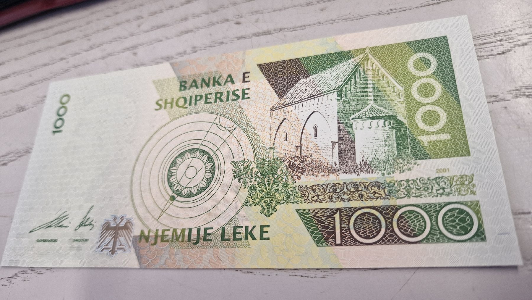 Banconote: 1000 Leke Albanien Banknote 2007  – Nuovo e nell'imballaggio originale da Herisau venduto da Antiques.AR 1