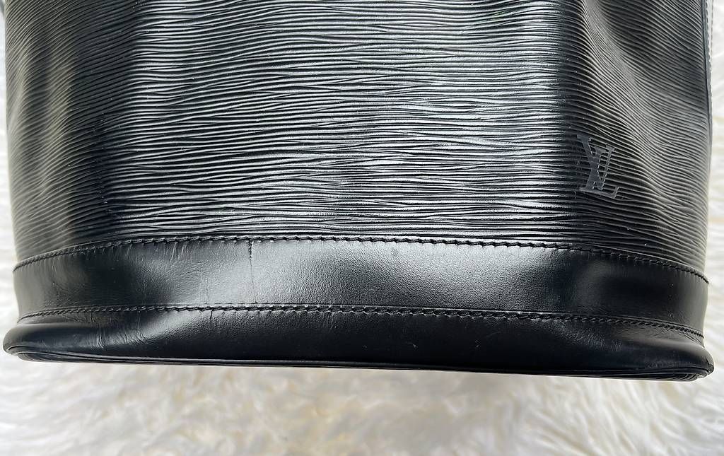 Louis Vuitton Borse da donna: Louis Vuitton NéoNoé Leder schwarz – Usato da Dübendorf venduto da fadrinli 4