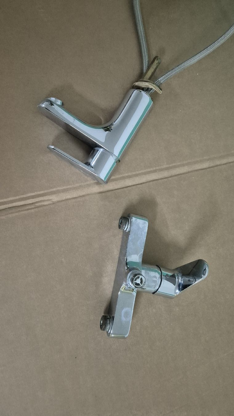 Hansgrohe Rubinetteria: 2 Hansgrohe Wasserhähne – Usato da Oberägeri venduto da Timka111 1