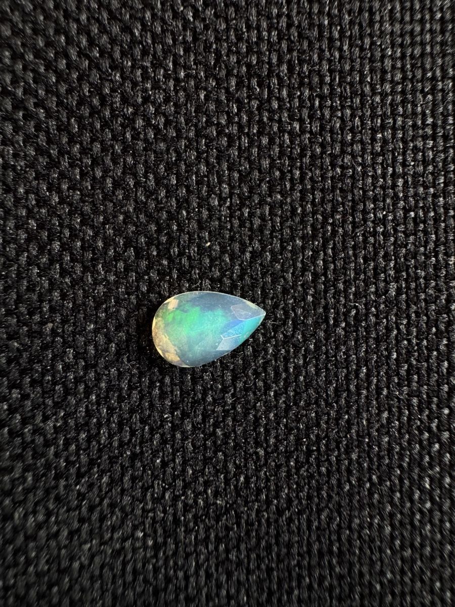 Pierres précieuses: Äthiopischer Opal 0.45 ct – Neuf avec emballage d'origine à Wängi par Horus90 1
