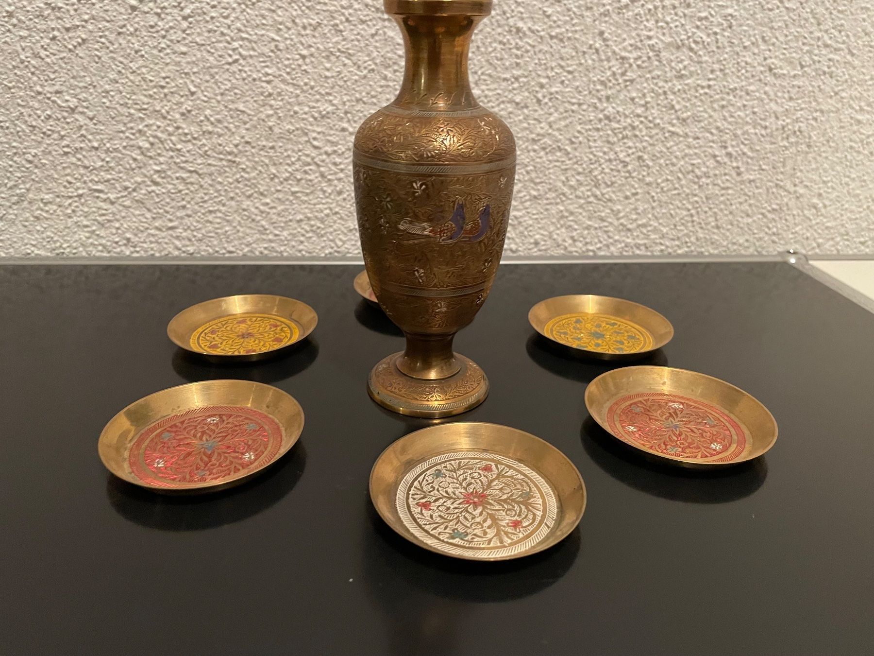 Vasi & Recipienti: Antike Messingvase mit 6 kleinen Tellern – Usato da Wilderswil venduto da Renaissance1 2