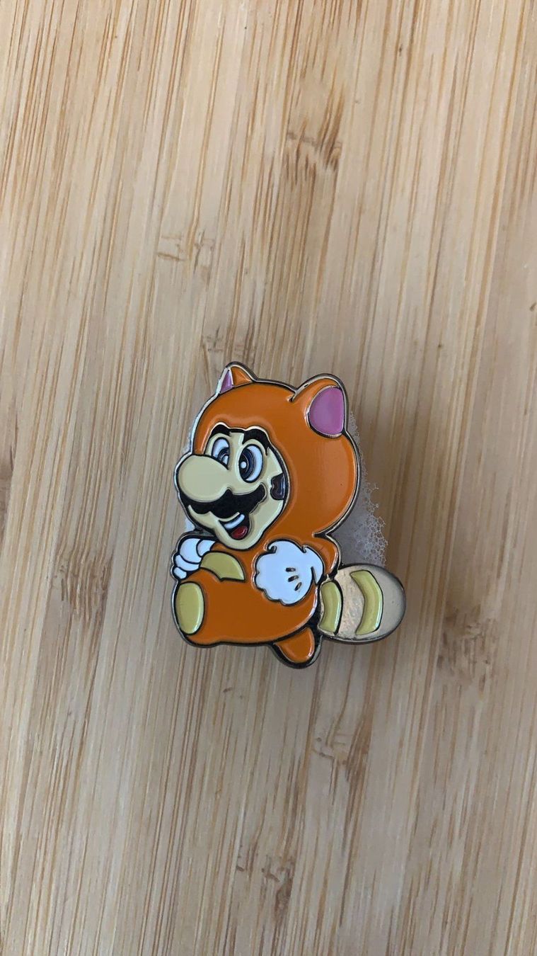 Console: Pin Mario Tanooki – Nuovo e nell'imballaggio originale da Gebenstorf venduto da RetroFuture