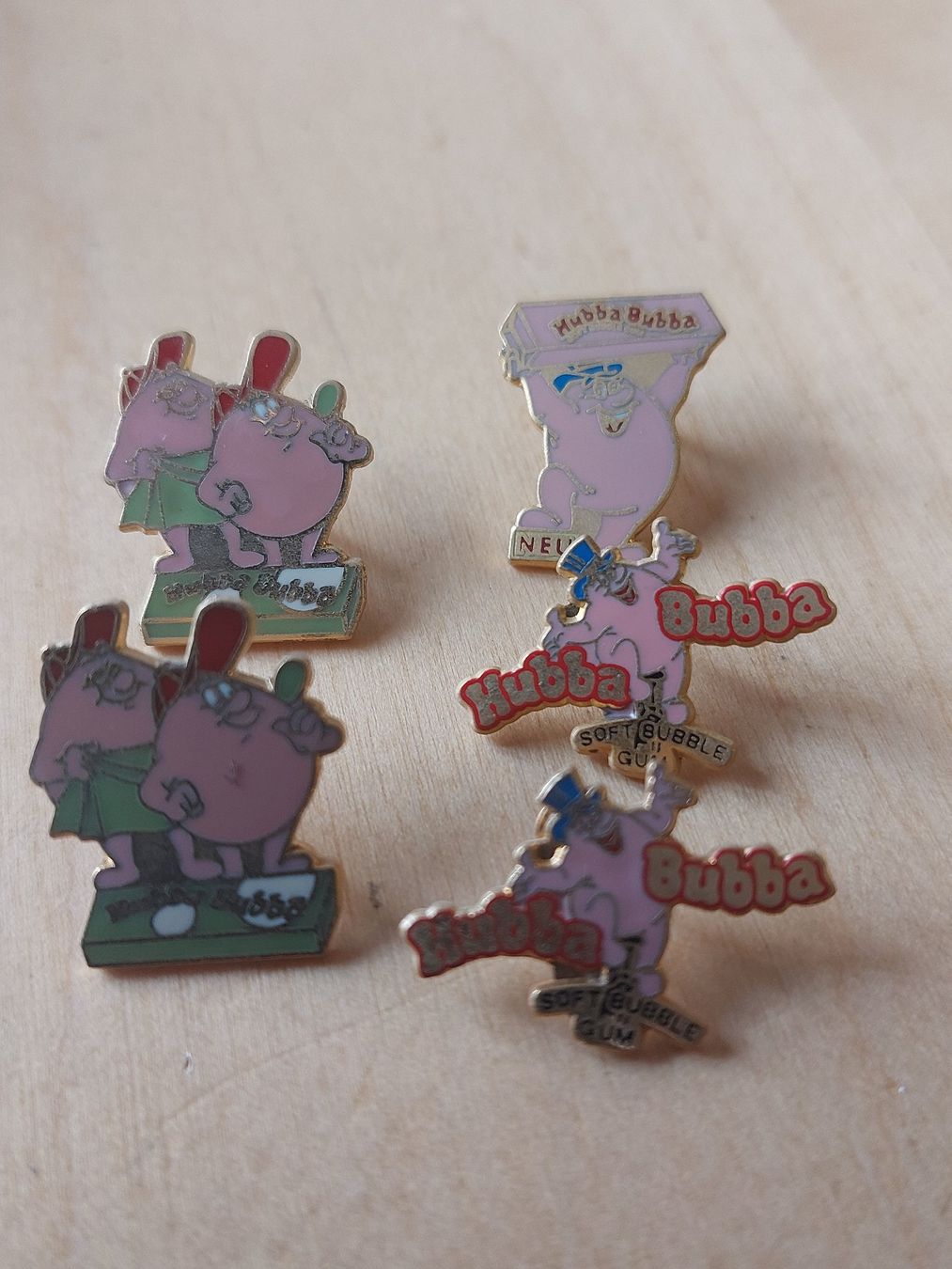 Placchette & Badge: 5 HUBBA BUBBA -  PIN – Usato da Gipf - Oberfrick venduto da Esnoopy