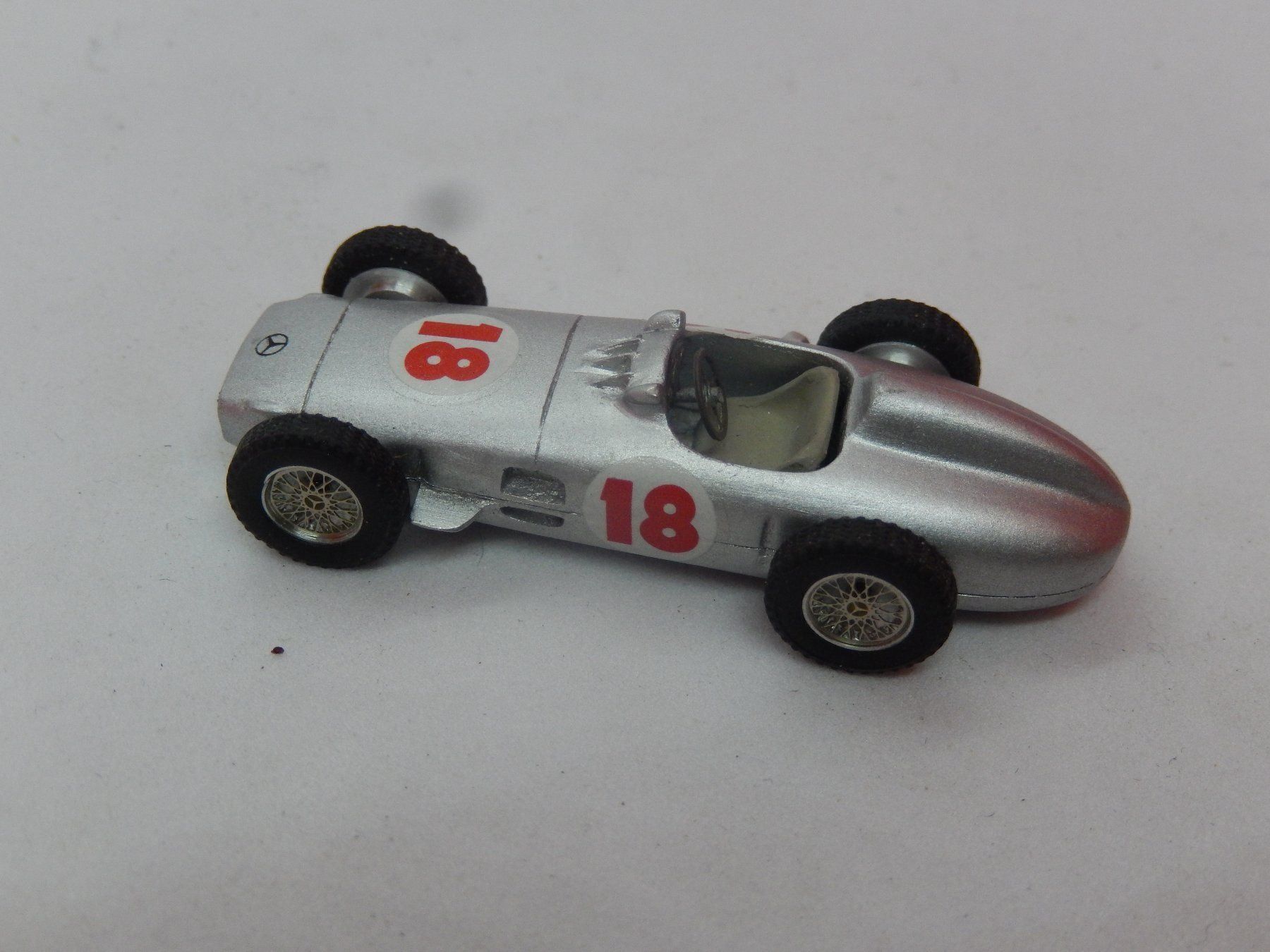 Mercedes-Benz Modellautos: F1 Mercedes W196 - Länge 5cm - silber 18 – Gebraucht aus Reiden von mondial2