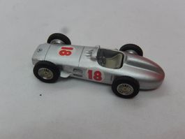 F1 Mercedes W196 - Länge 5cm - silber 18