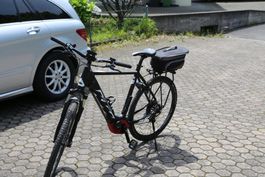 KTM E-Bike voll funktionsfähig mit Gepäckträgertasche.
