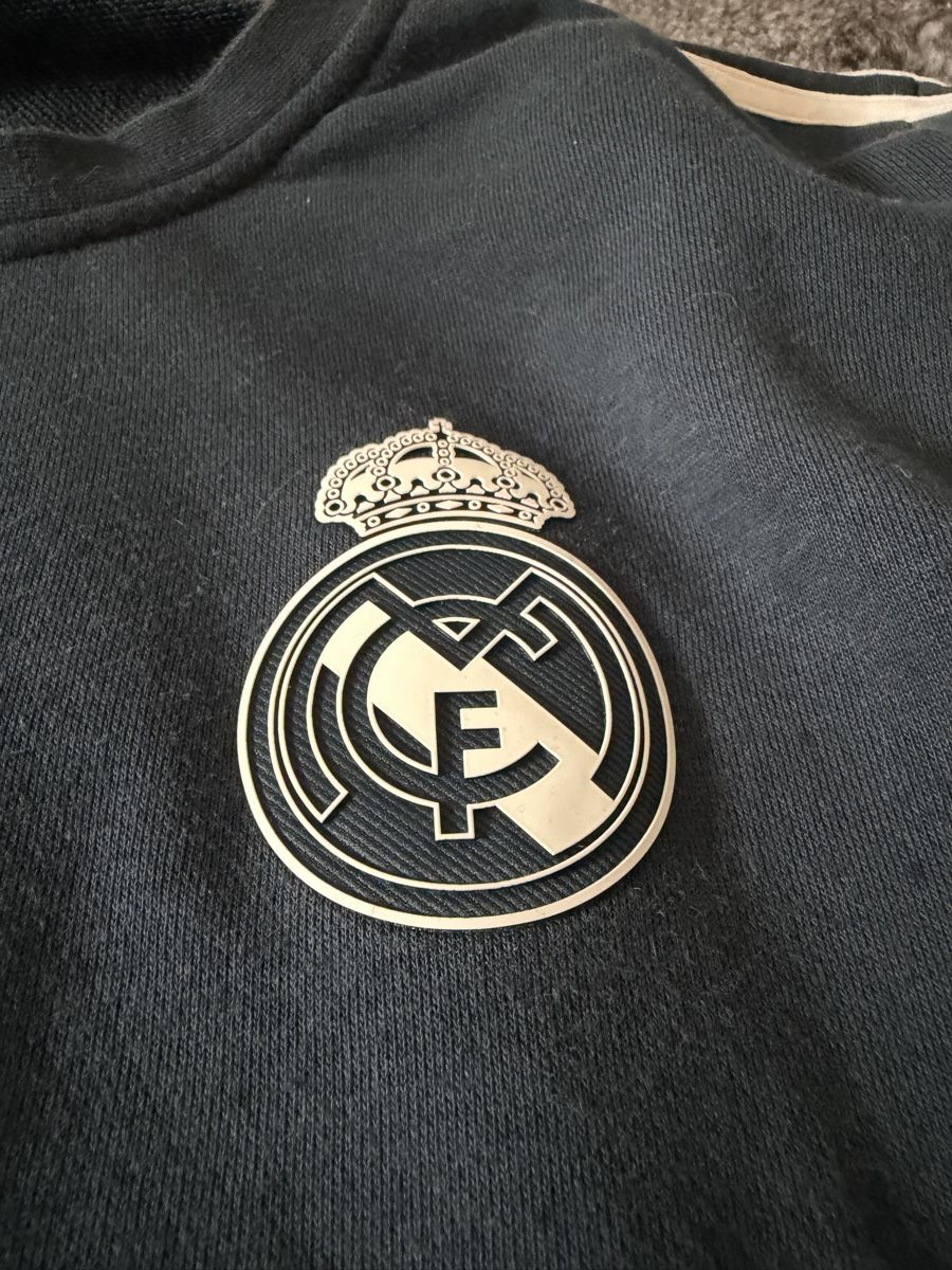 Adidas Pulls & Sweat-shirts: Adidas Pullover Real Madrid Grösse M guter Zustand – D'occasion à Schlieren par genti_7 1