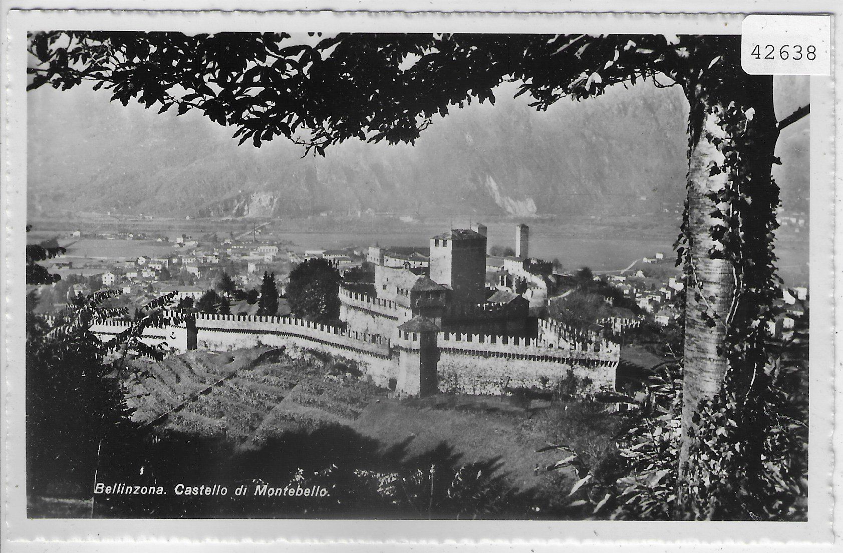 Cartoline postali: Bellinzona - Castello di Montebello – Usato da Ettingen venduto da Kartenplanet
