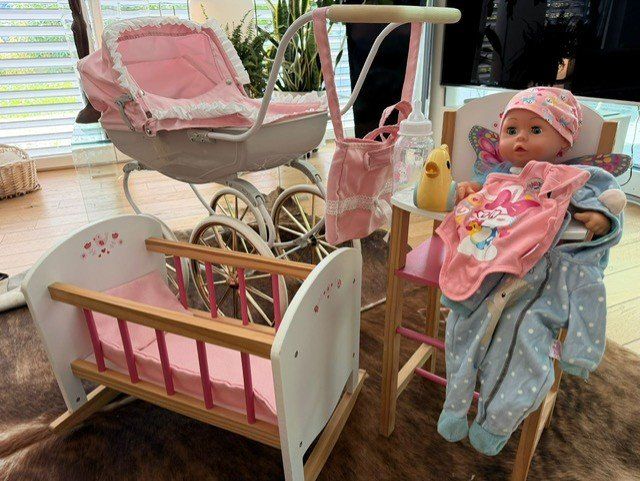 Giocattoli: Puppen Set mit Bett und Kinderwagen - wunderschön! – Usato da Vitznau venduto da maybach01 1