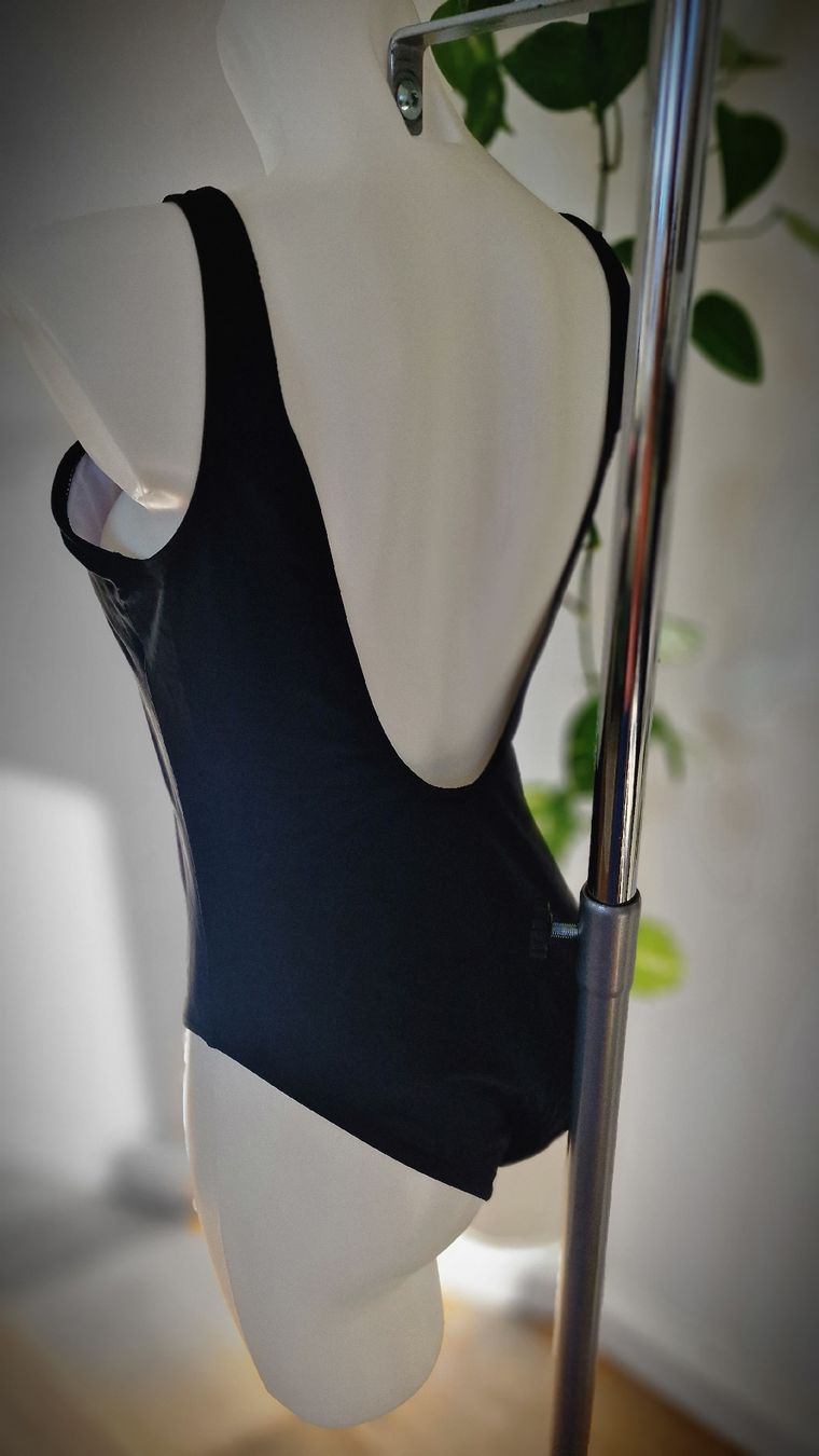 Costumi da bagno & Bikini: Schwarzer Badeanzug Grösse S - Top Zustand! – Nuovo (secondo la descrizione) da Wald ZH venduto da Cjp 1