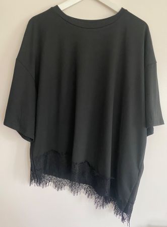 Shirt in Schwarz, asymmetrisch mit Spitze, Gr. XXL