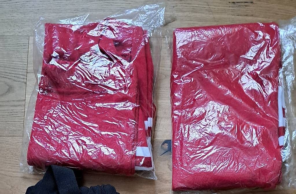 Altro abbigliamento per bambino: Eishockey Stulpen – Usato da Davos Wiesen venduto da and_q6bz 2