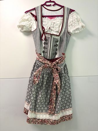 Krüger Dirndl Grösse 32 neuwertig 