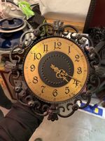 Belle horloge murale décorative, vintage, bon état!