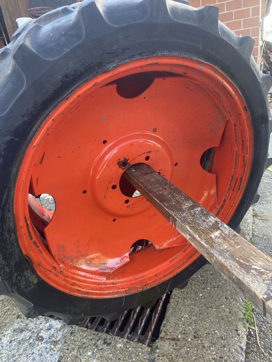 Tracteurs: Traktorräder Schmalspur 2Stk – D'occasion à Dussnang par davegasser 1