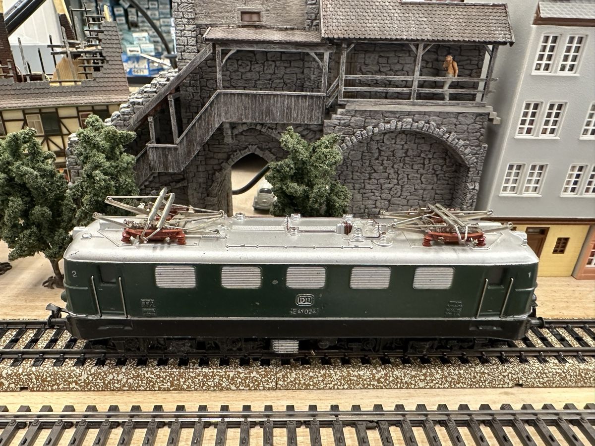 Märklin Modellini di ferrovie: Märklin 3037 DB BR 141 – Usato da Lupsingen venduto da New-Haven 1