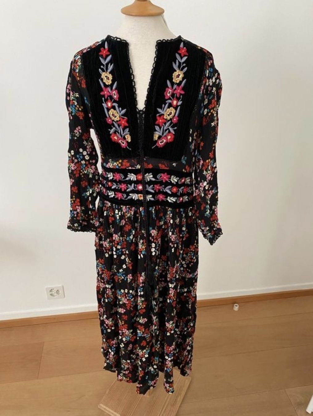 Vestiti: Robe en viscose M Russian Style – Usato da Lausanne venduto da Cognitia