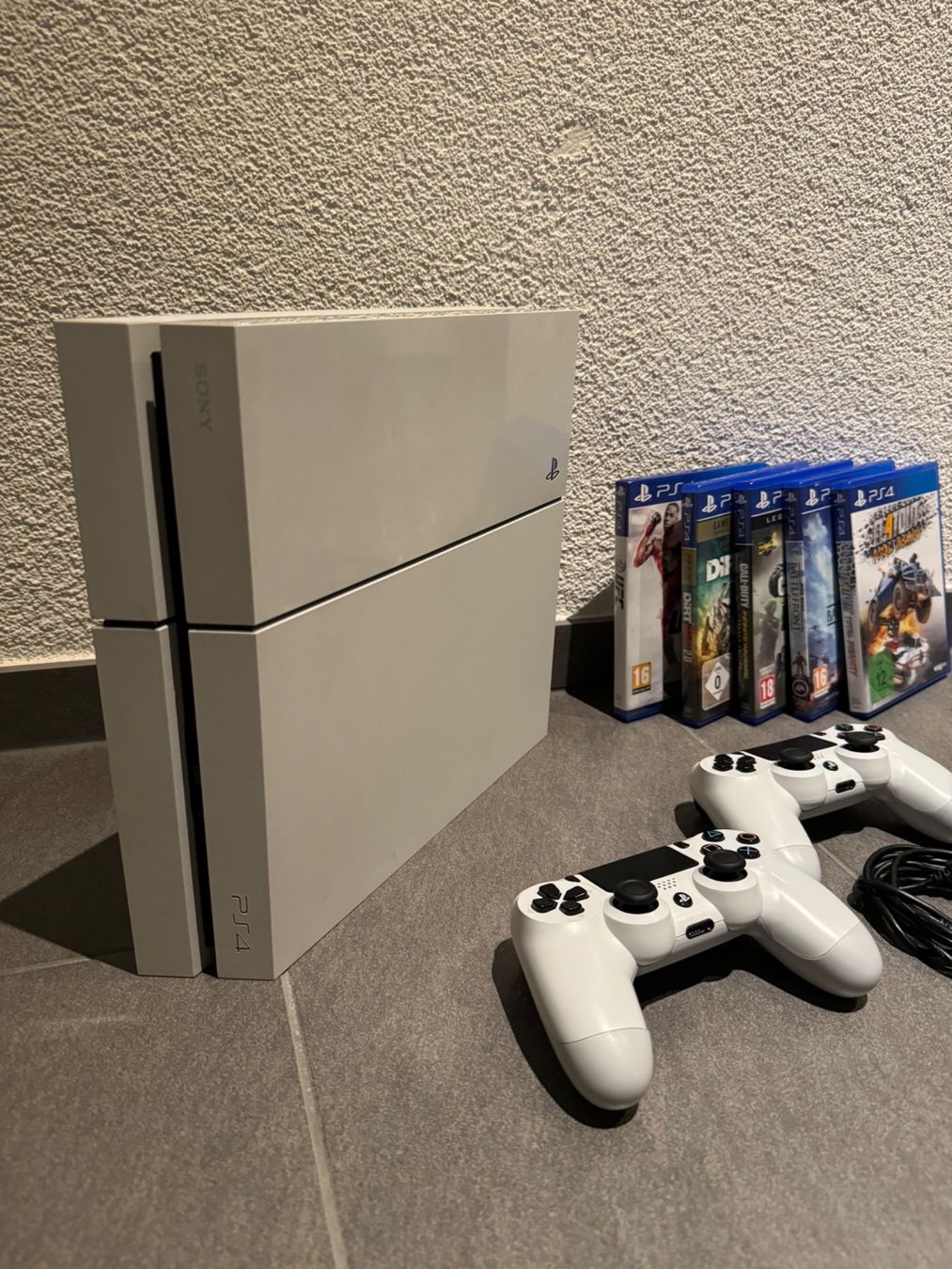 Playstation 4 selling Konsole weiss 500GB 2x Controller