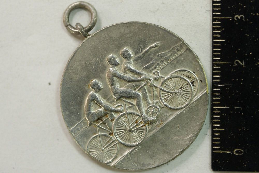 INSIGNE UNION VÉLOCIPÉDIQUE France Velo Tour France cyclisme Coppi Poulidor VTT EUR 9,00 - FR