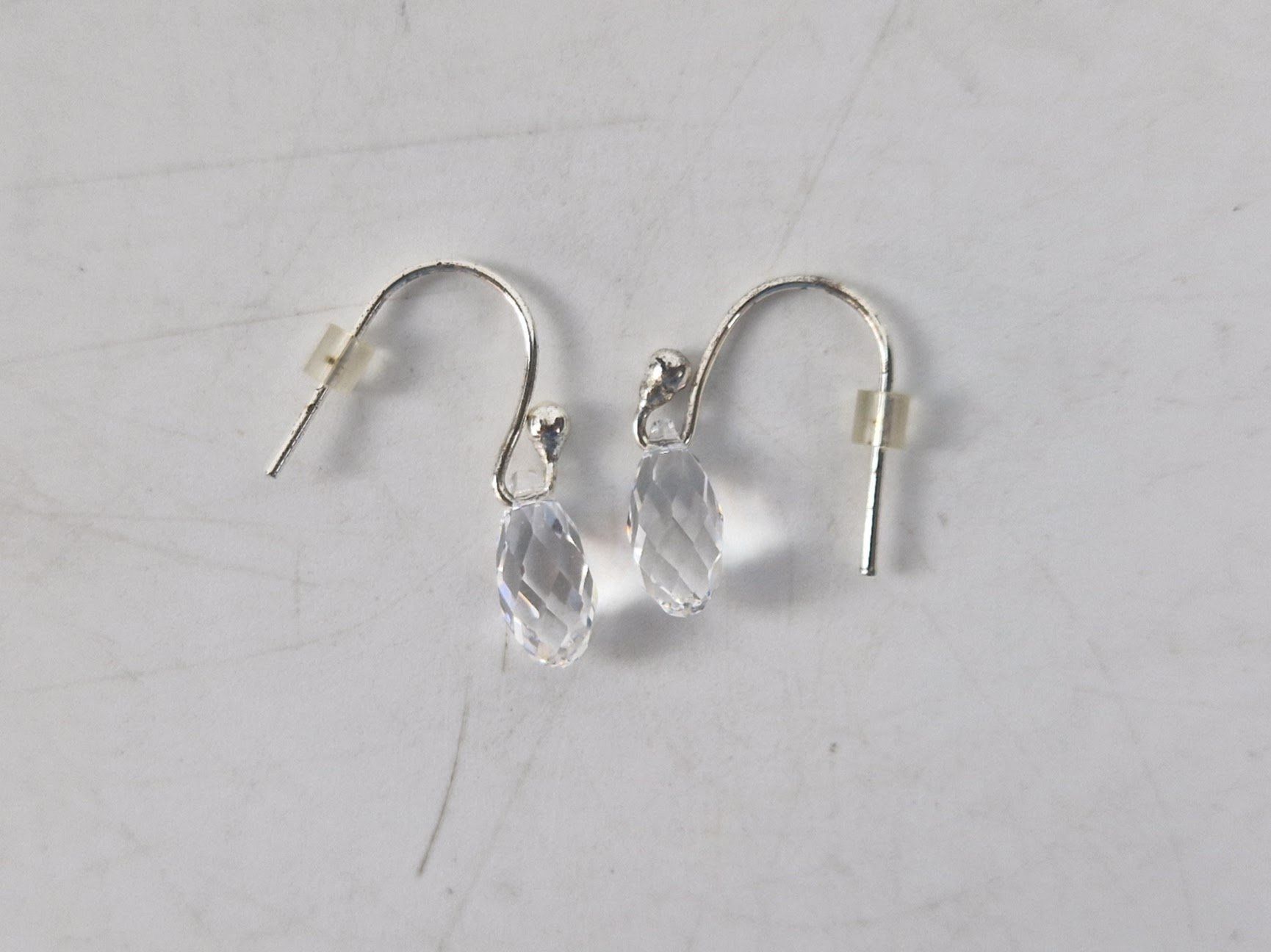 Boucles d'oreille: Silberfarbene Ohrhänger mit Glasstein – D'occasion à Muhen par Restwert_Muhen