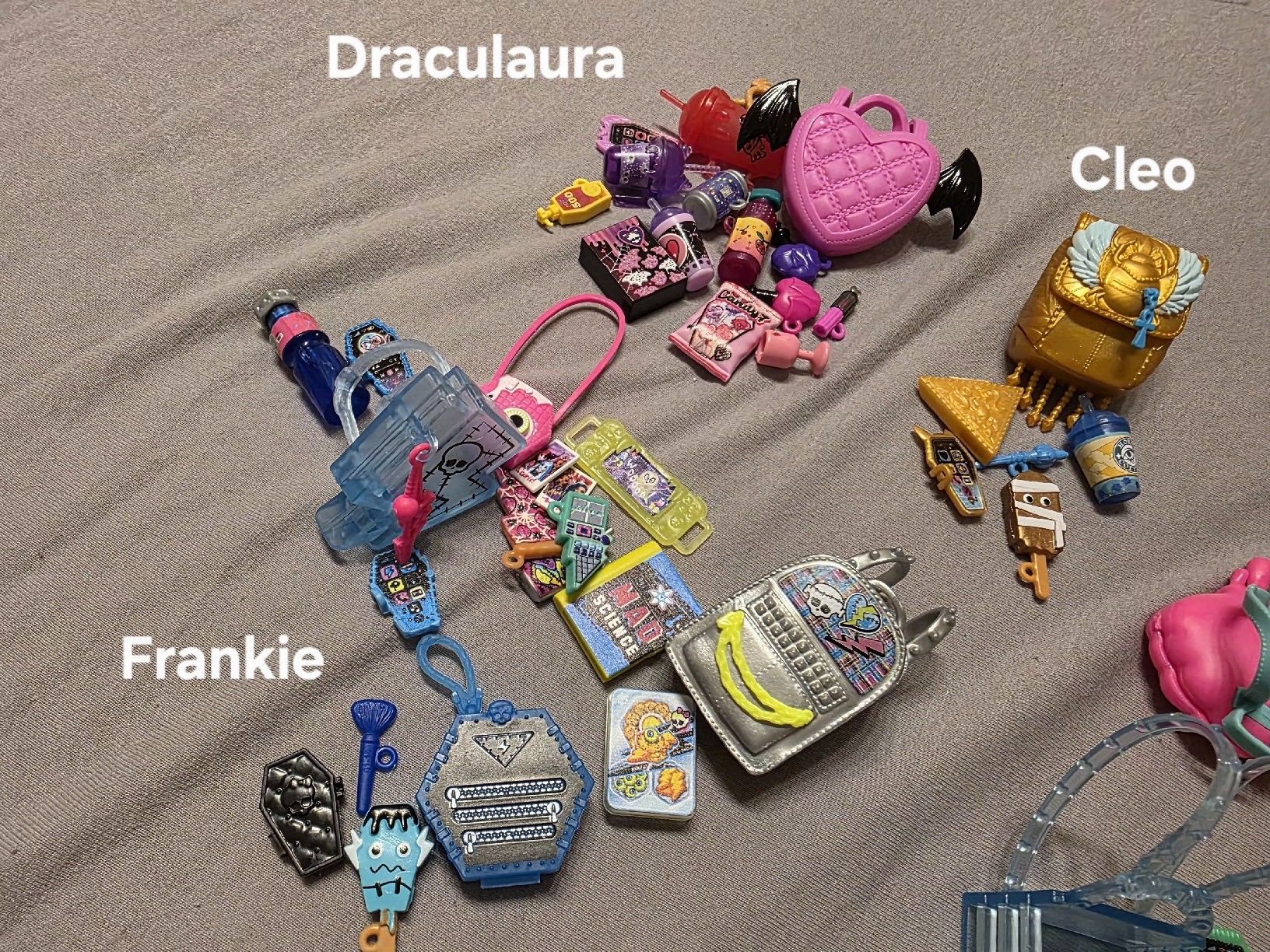 Bambole: Monster High G3 accessories lot – Usato da Bellinzona venduto da Qwer_h7j7 1