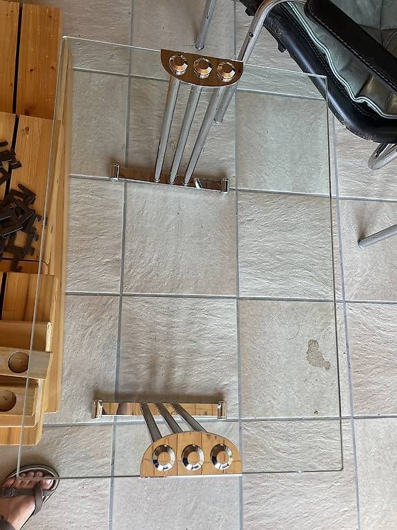 Tavoli: Sofatischli Glasplatte mit Metallbeinen – Usato da Weier im Emmental venduto da ajnakrim