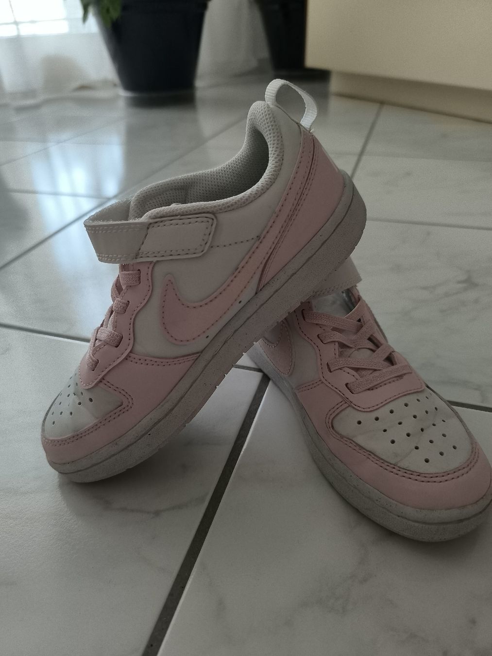 Nike Scarpe per ragazze: Mädchen Schuhe nr 32 Nike – Usato da Buchs SG venduto da Cor-Pie 1