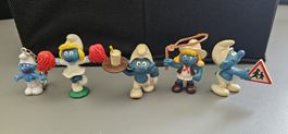 4 Schlümpfe Figuren und 1 Schlüsselanhänger