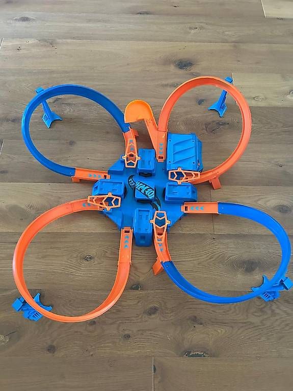 Spielzeuge: Hot Wheels Cross-Crash Trackset  inkl. Originalkarton  – Gebraucht aus Binningen von larstacke 1