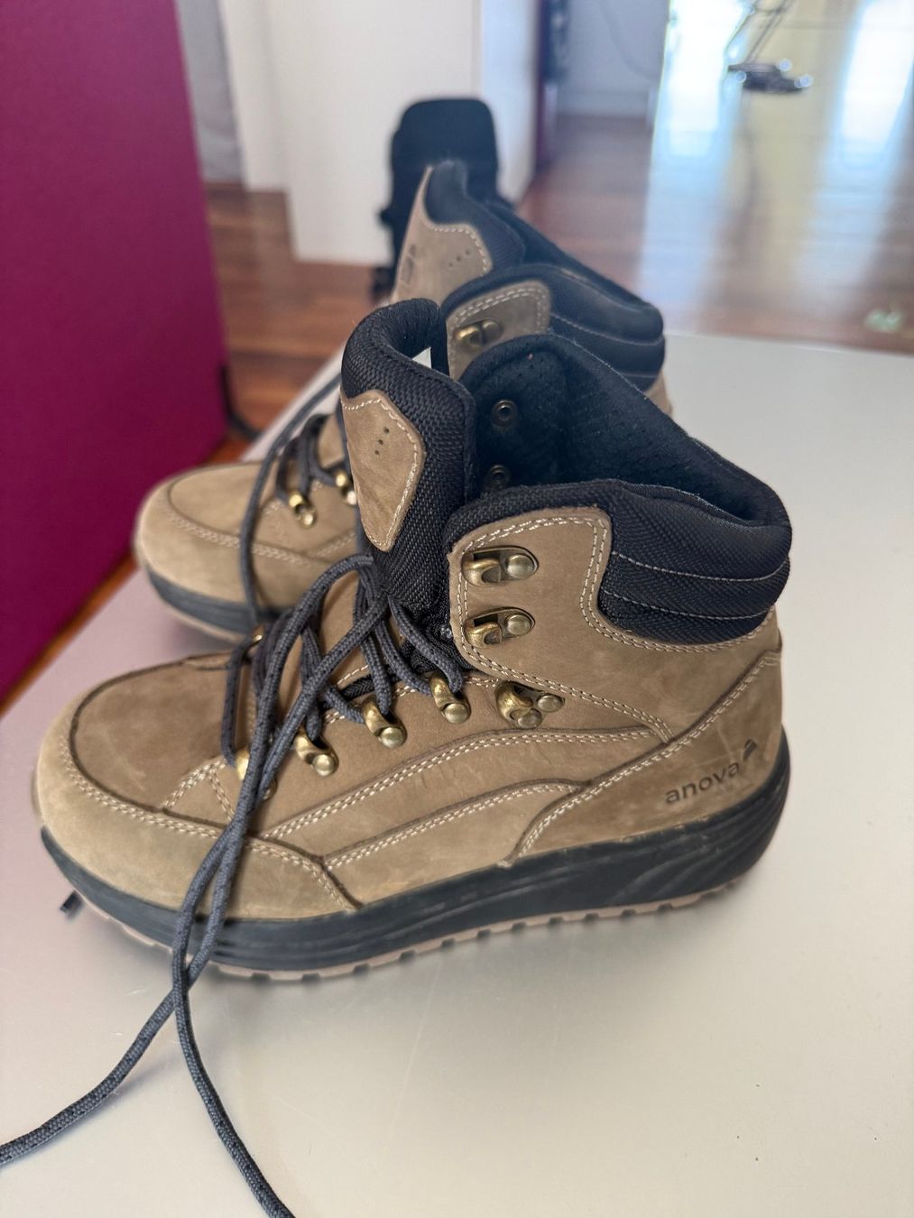 Scarpe da donna: Anova - Wanderschuhe, 1x getragen – Usato da Nidau venduto da 160966
