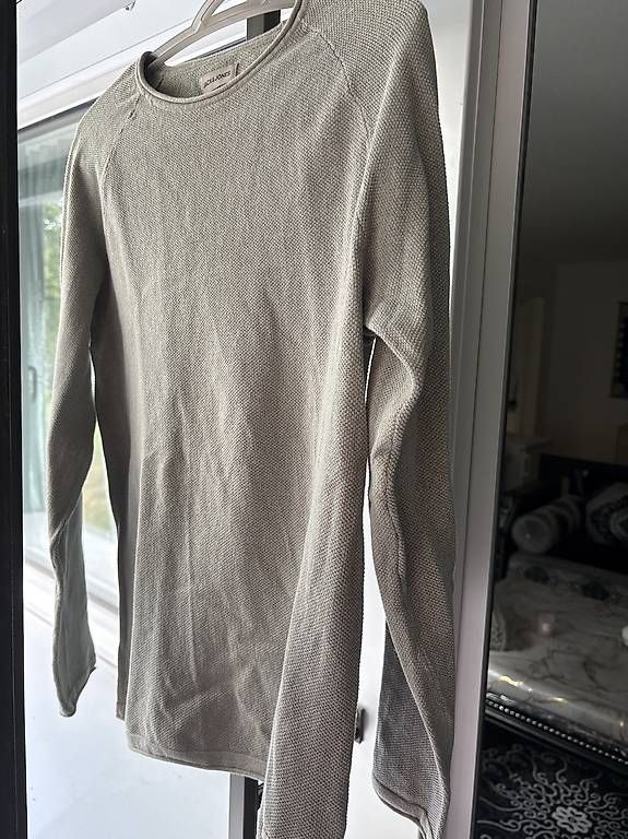 Pullover & Sweatshirts: Dünner Pullover – Gebraucht aus Zürich von muz_2sy7 3