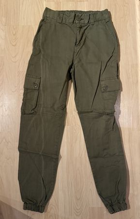 Olivgrüne Cargo Hose, Grösse 34