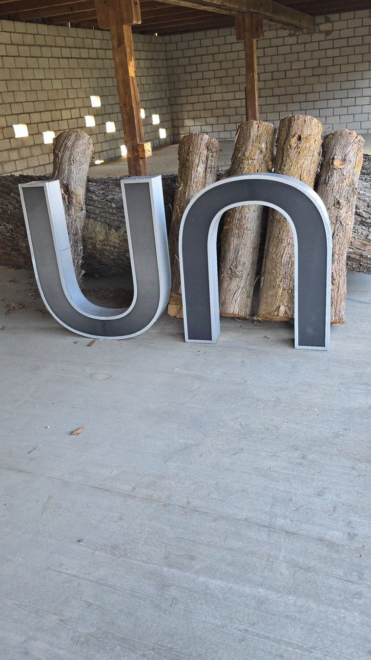 Tutte le decorazioni: Grosser Leuchtbuchstabe u, n oder c – Usato da Oberaach venduto da Wicktrade