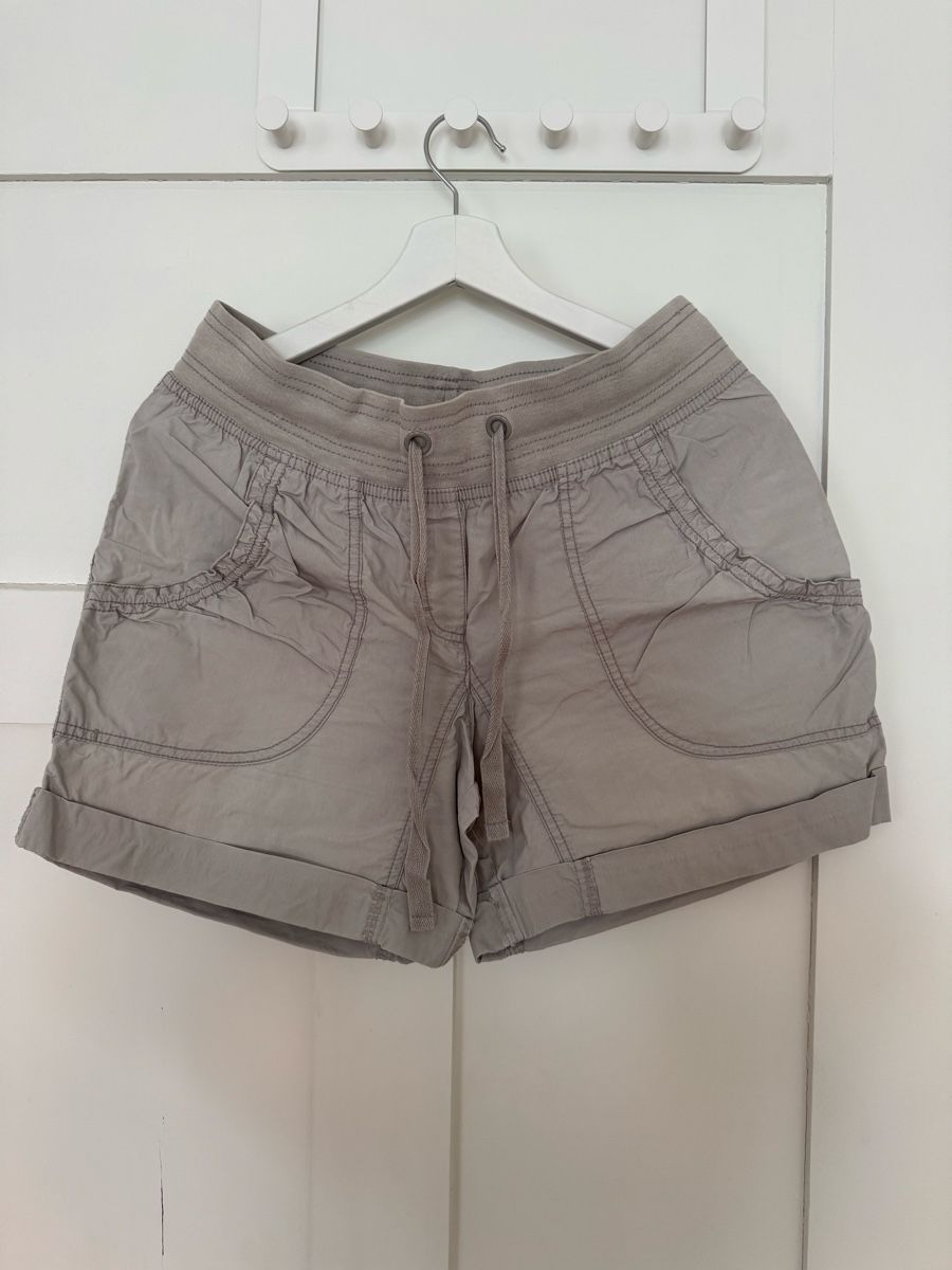 H&M Hosen: Damen Shorts grau – Gebraucht aus St. Gallen von BiancaL11
